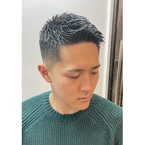 黒髪短髪アップバング