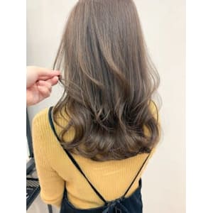 TIARA 博多店×スタイル