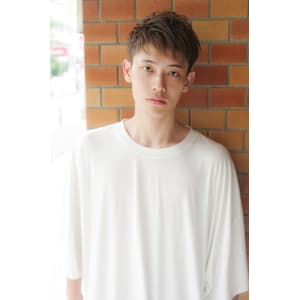 刈り上げツーブロック短髪アップバングハンサムショート