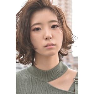 カールウルフベージュ