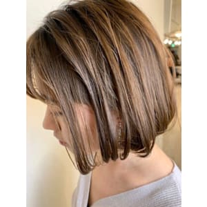 オフィスヘアにもボブ