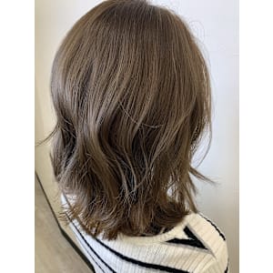 肩につく外ハネ