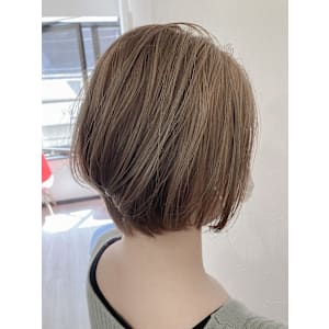 ショートボブ×グレージュ