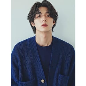 センターパートダウンパーマ韓国メンズヘア黒髪20代ビジネス