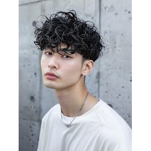 メンズパーマ　ツイストスパイラル　黒髪　ツーブロック