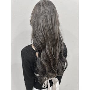 透明感アッシュグレージュ×ハイライト