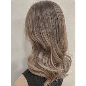 ベージュ×バレイヤージュ