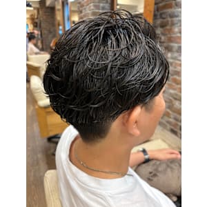 朝のセットも簡単に。メンズパーマ