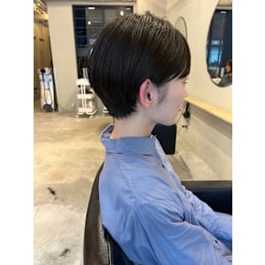 襟足が馴染む耳掛けショートボブ【ショートカット/NOUS】