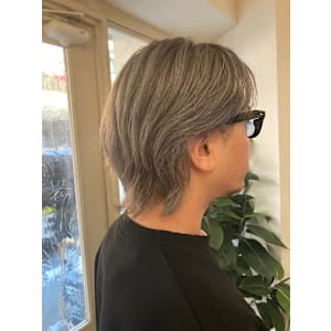 落ち着きのある上品な大人アッシュカラー白髪ぼかし - CHAINON【シェノン】掲載中