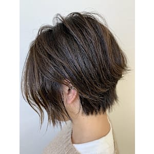 前下がりショートで作る外ハネ