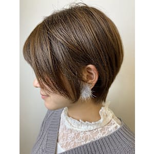 前下がりにナチュラルに小顔