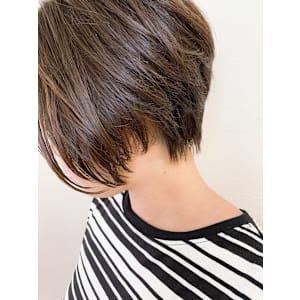 大人かわいい前下がりショート