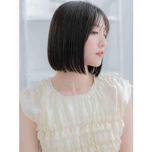 ツヤ感美髪アッシュブラック切りっぱなしボブ　くすみベージュ