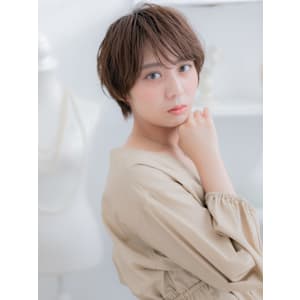 斜めバングひし形レイヤーマッシュショート　フェザーショート