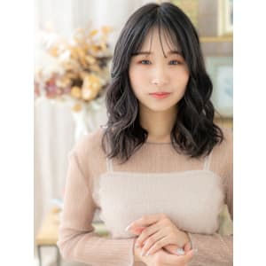 大人ガーリーゆるふわミディグレージュカラー　韓国風巻き