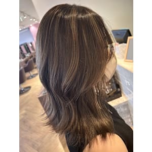 ミディアムレイヤー　ハイライト　白髪ぼかし　20代30代