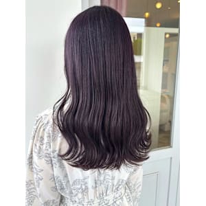 ラベンダーグレージュ　暗髪ヘア　ゆる巻きロングヘア