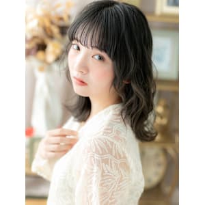 大人かわいい暗髪ミディアムレイヤーウルフ　韓国風巻き