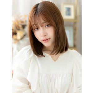 ミルクティーカラー艶髪ワンカールミディアム　細めハイライト