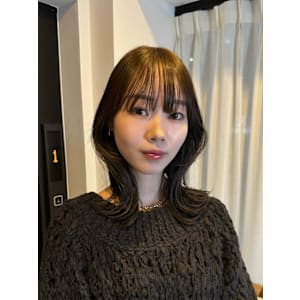 くびれミディアム/顔まわりレイヤー/アッシュブラウン