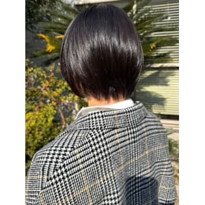 黒髪ショートボブ　レイヤー　30代40代　丸みショートボブ