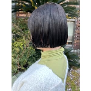 黒髪ショートボブ　切りっぱなしボブ　艶髪　髪質改善