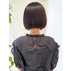 ショコラブラウン　切りっぱなし　ぱつっとボブ　艶カラー