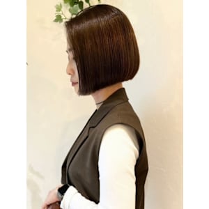 ブラウンカラー　髪質改善　ワンレンボブ　30代　艶カラー