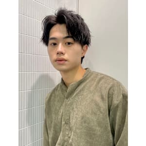 アップバングニュアンスパーマ　ピンカール　スーツOK　黒髪