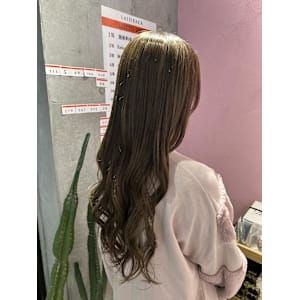 オリーブベージュ