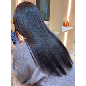 美髪縮毛矯正　艶髪ストレートヘア　暗髪　サラサラ
