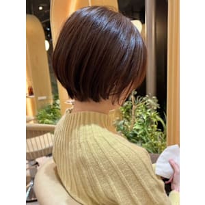 前下がりレイヤーボブ　大人マッシュショート　ブラウンカラー