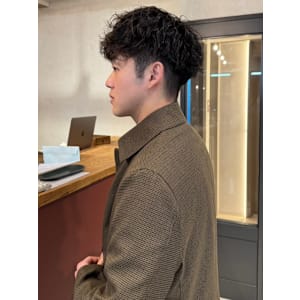 メンズパーマ　ツーブロックマッシュ　束感スタイリング