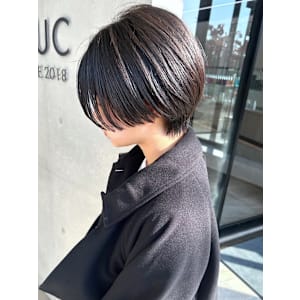 ハンサムショート　黒髪　フェイスレイヤー　マッシュショート