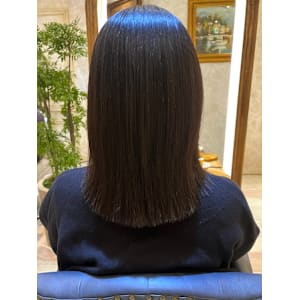縮毛矯正　切りっぱなしミディアム　暗髪ヘア　ツヤツヤ