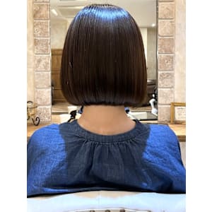 髪質改善　縮毛矯正　艶髪グレージュ　内巻きぱつっとボブ