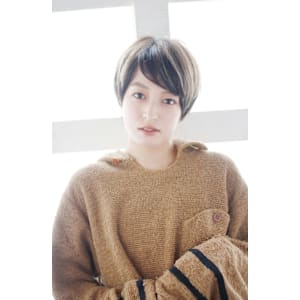 ナチュラルショート/斜めバング/アンブレラカラー