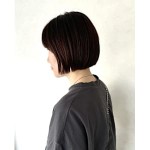 マロンブラウンベージュ・前下がりミニボブ