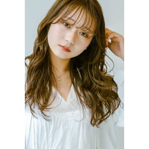 コテ巻きセミロングスタイル