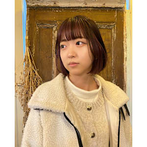 ふわっと内巻きボブにインナーラベンダーカラー