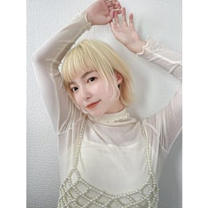 ハイトーンレイヤーボブ×ぱっつん前髪