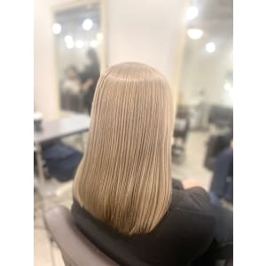 くすみベージュカラー