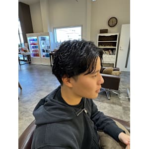 毛先に軽さの出るパーマスタイル