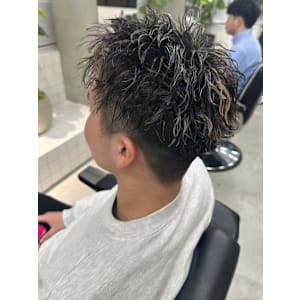 ショートパーマ　刈り上げ　ツイスパ　メッシュカラー