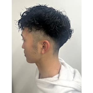 ナチュラルパーマ　束感　フェードカット　ショートパーマ