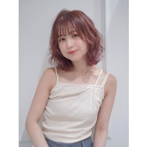 パーマ風ボブ×ピンクヘア