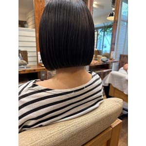 縮毛矯正とセットも◯ストンと落ちるミニボブ