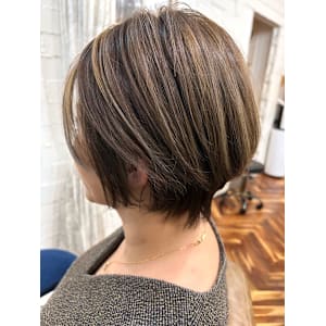 大人マッシュショート　ハイライト　白髪ぼかし　ベージュカラー