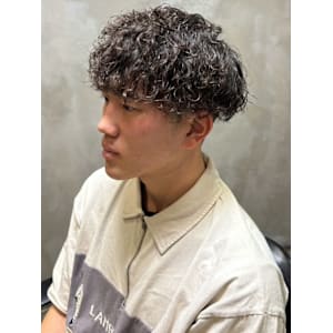 波巻きパーマ　ツーブロックマッシュ　ハードパーマ